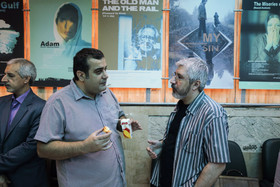 ناصر صفاریان (راست) در حاشیه مراسم تودیع و معارفه مدیرعامل مرکز گسترش سینمای مستند و تجربی